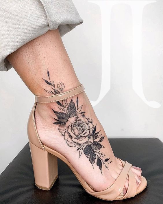 31 Gorgeous Flower Tattoos for Women