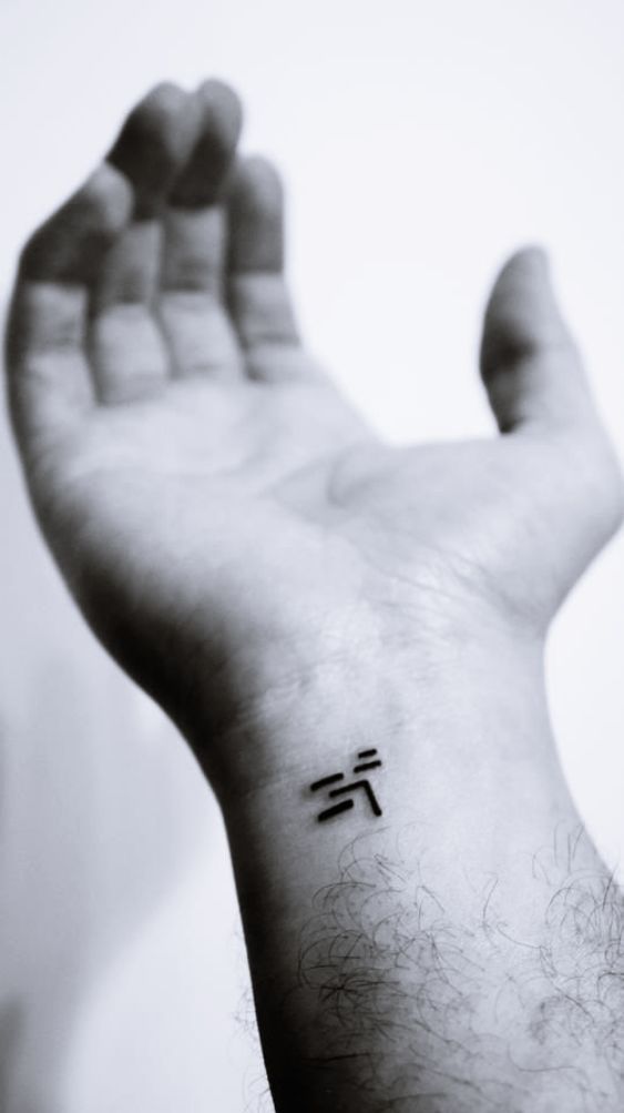 30 Tiny or Small Tattoo Ideas and Designs for Women