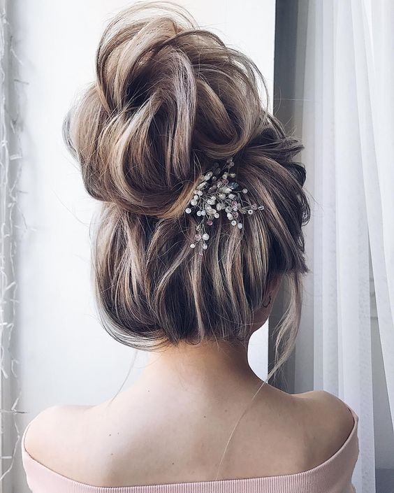 30 Trendy Messy Updos for Long Hair