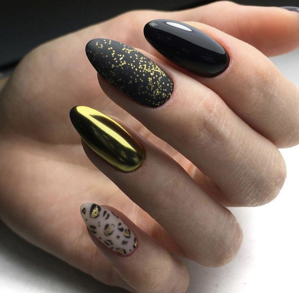 45 Trendy Metallic Nail Art Designs