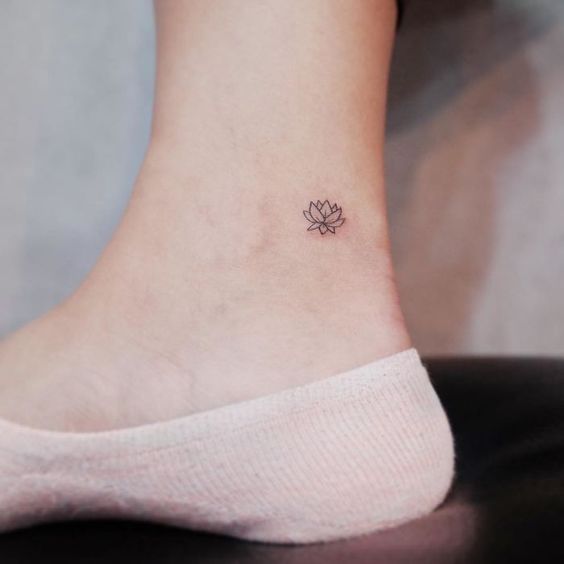 30 Tiny or Small Tattoo Ideas and Designs for Women