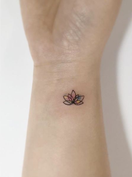 30 Tiny or Small Tattoo Ideas and Designs for Women