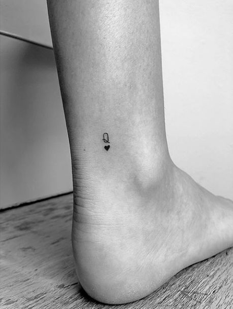 30 Tiny or Small Tattoo Ideas and Designs for Women