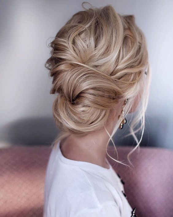 30 Trendy Messy Updos for Long Hair