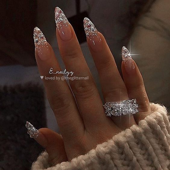 35 Stylish Glitter Almond Nail Designs