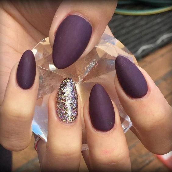 35 Stylish Glitter Almond Nail Designs