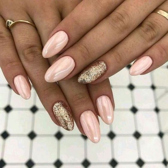 35 Stylish Glitter Almond Nail Designs