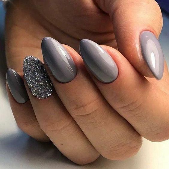 35 Stylish Glitter Almond Nail Designs