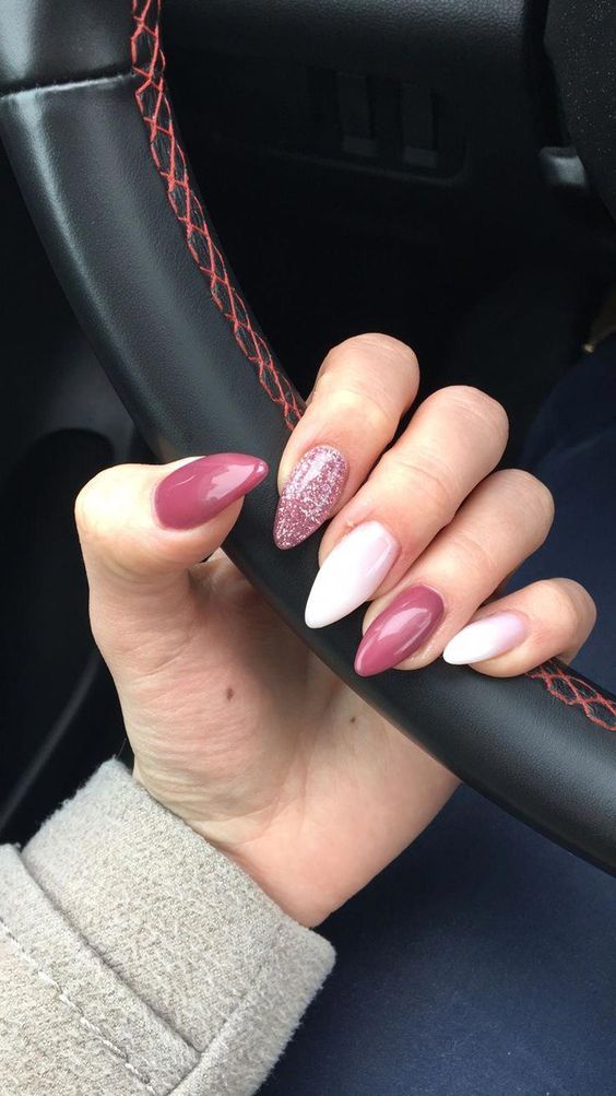 35 Stylish Glitter Almond Nail Designs