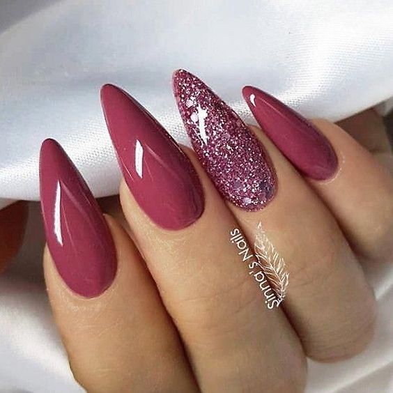 35 Stylish Glitter Almond Nail Designs