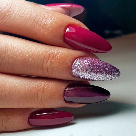 35 Stylish Glitter Almond Nail Designs