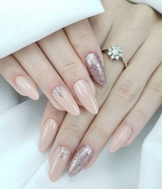 35 Stylish Glitter Almond Nail Designs