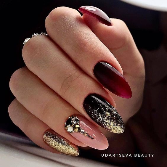 35 Stylish Glitter Almond Nail Designs