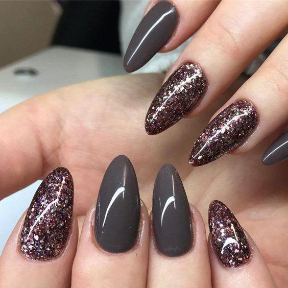 35 Stylish Glitter Almond Nail Designs