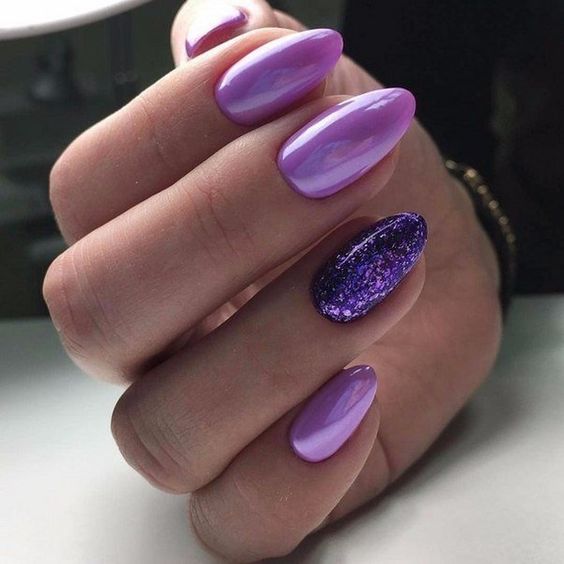 35 Stylish Glitter Almond Nail Designs