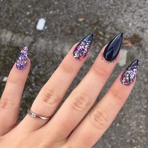 35 Stylish Glitter Almond Nail Designs