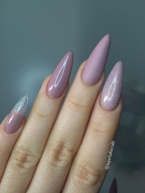 35 Stylish Glitter Almond Nail Designs