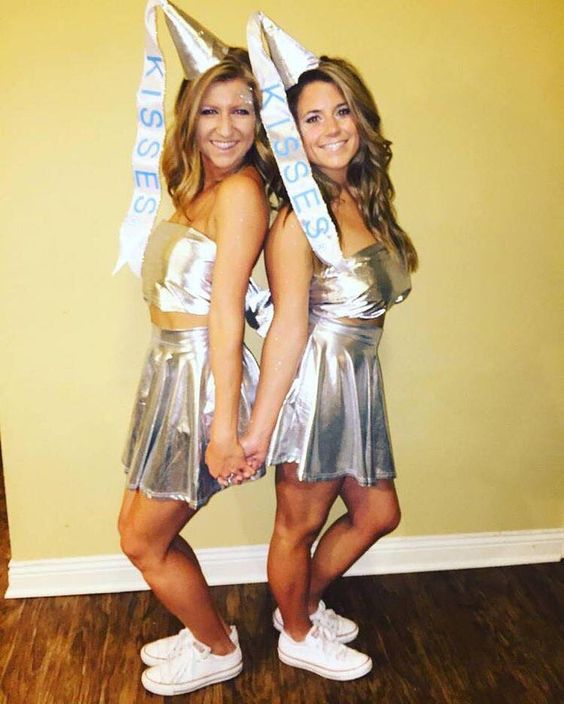 60+ Creative Girlfriend Group Halloween Costumes