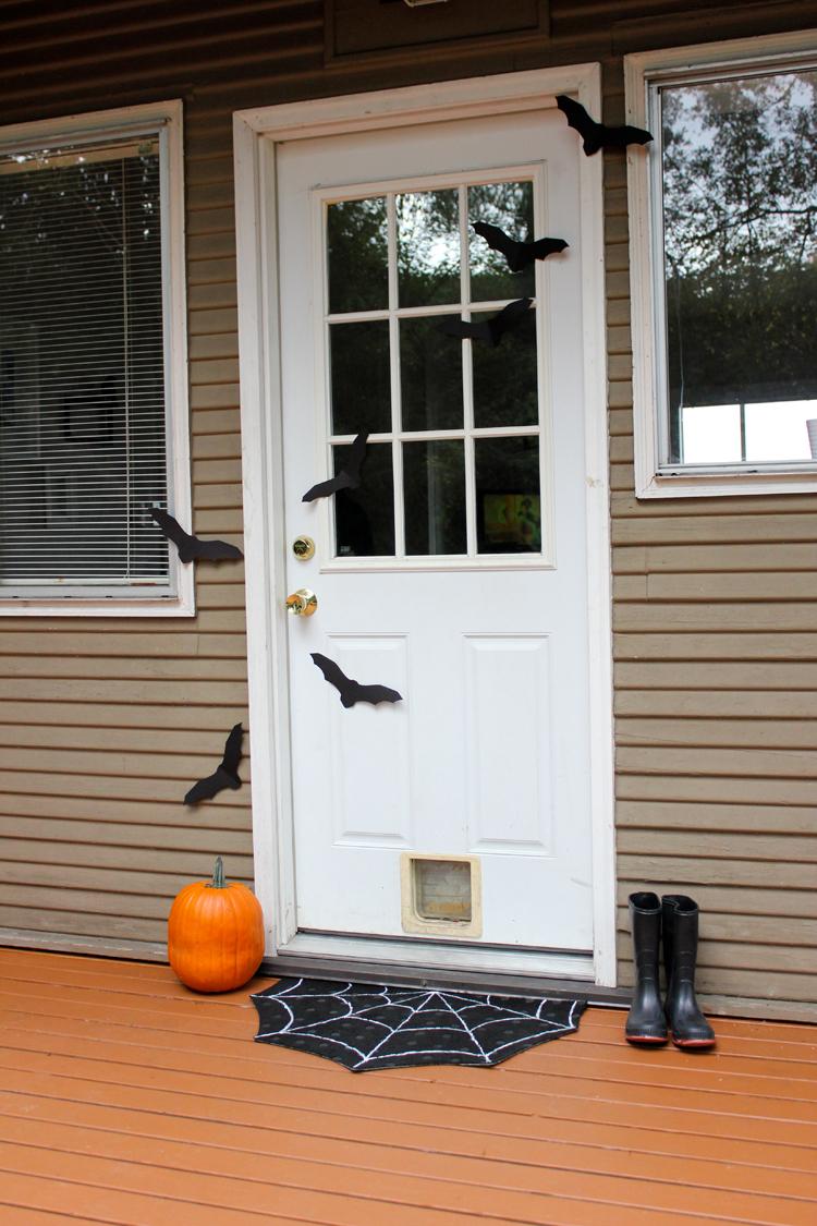 35 Easy and Inexpensive DIY Halloween Decorations for 2021