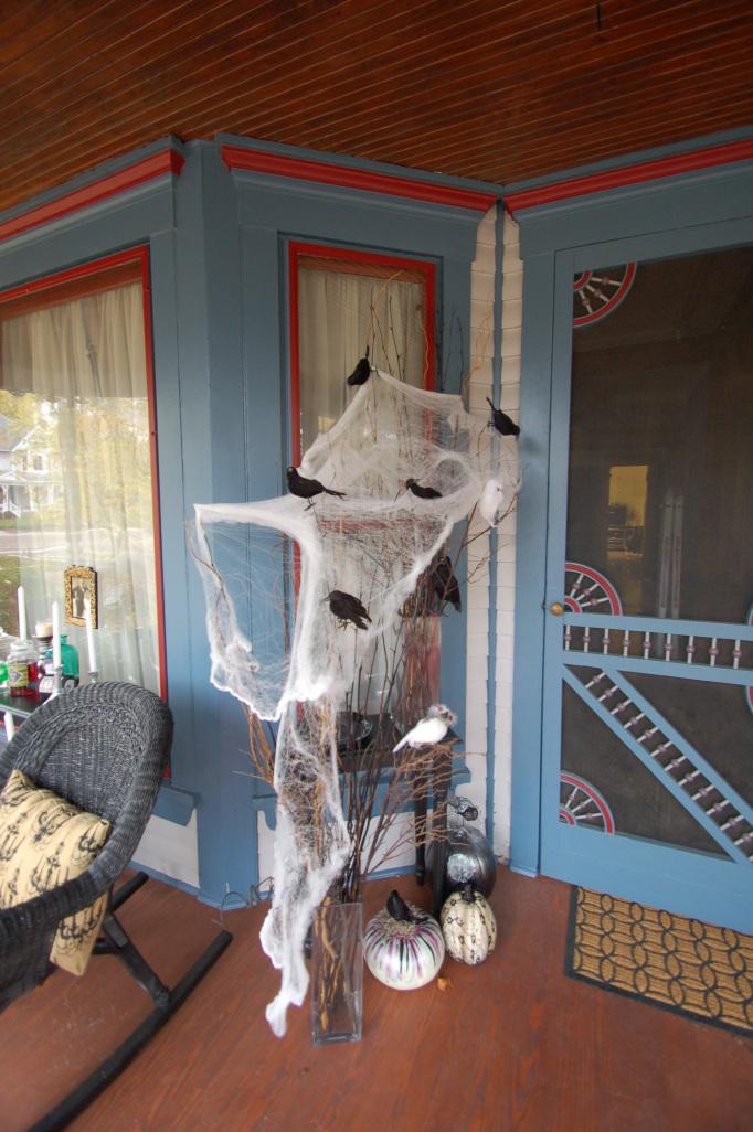 35 Easy and Inexpensive DIY Halloween Decorations for 2022