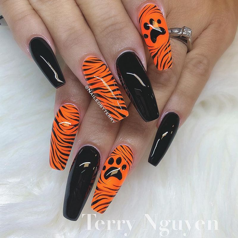 50 Stunning Halloween Nail Art Designs 2022