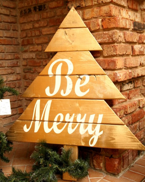 30 Creative DIY Pallet Christmas Tree Ideas  For Your Inspiration