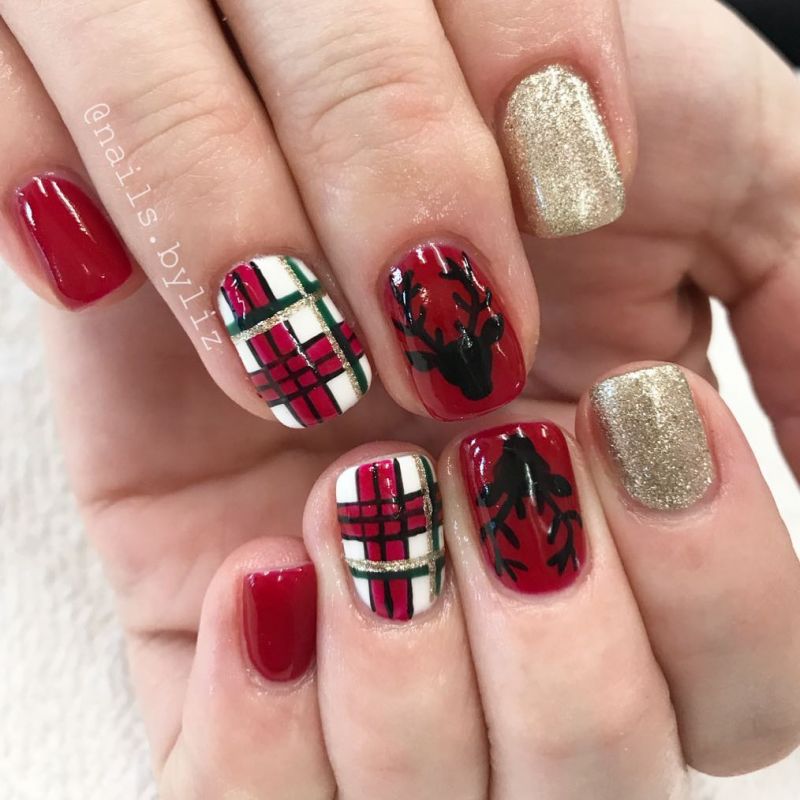 40 Festive Christmas Nail Art Designs You Must Try