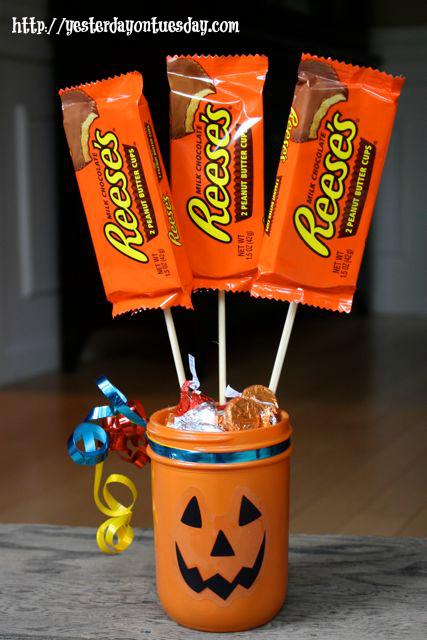 36 Creative DIY Mason Jar Crafts for Halloween to Inspire You