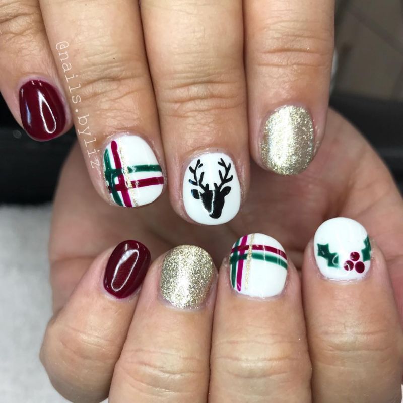 40 Festive Christmas Nail Art Designs You Must Try