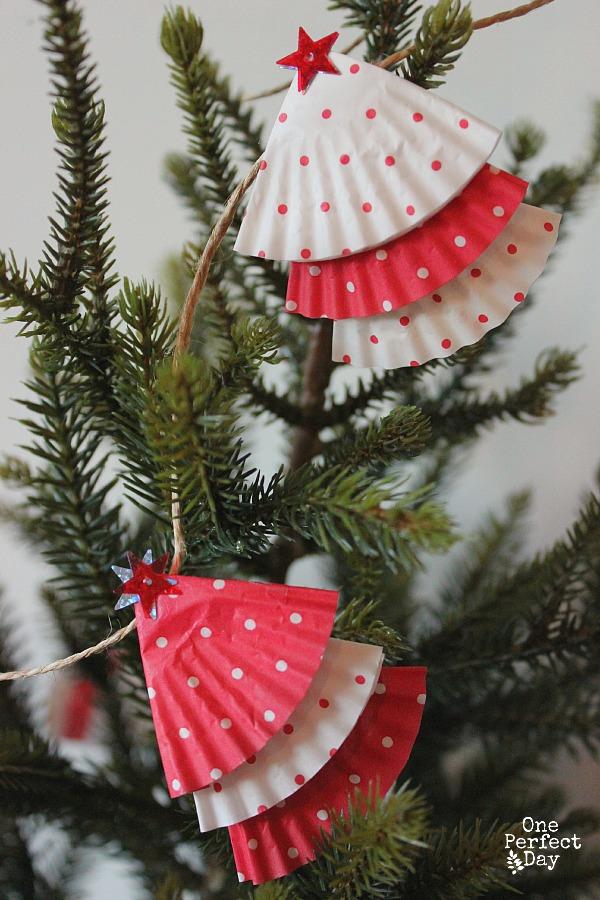 40 Easy and Fun DIY Christmas Garland Ideas You'll Love