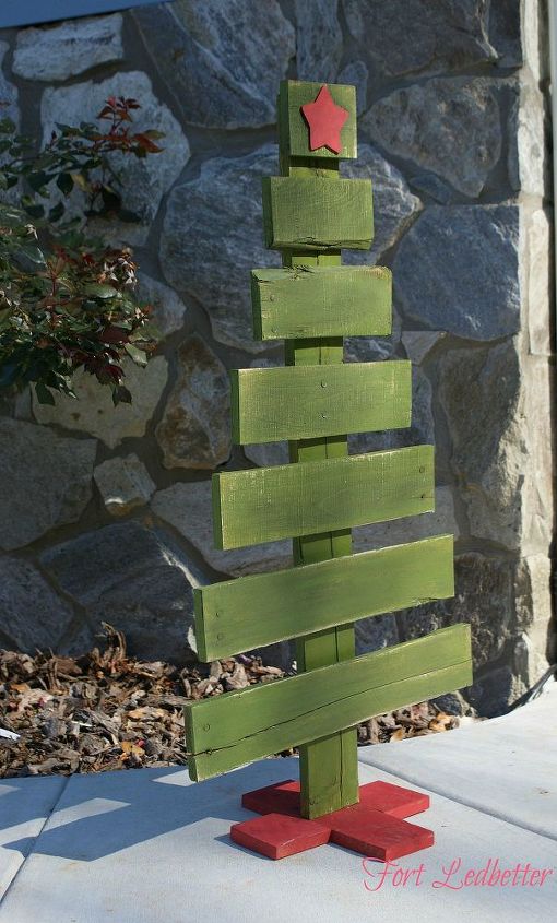 30 Creative DIY Pallet Christmas Tree Ideas  For Your Inspiration