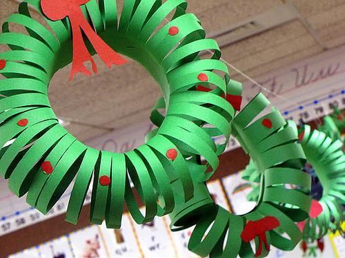 40 Easy and Fun DIY Christmas Garland Ideas You'll Love