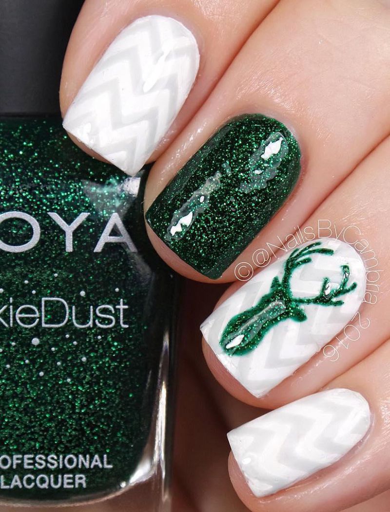 40 Festive Christmas Nail Art Designs You Must Try