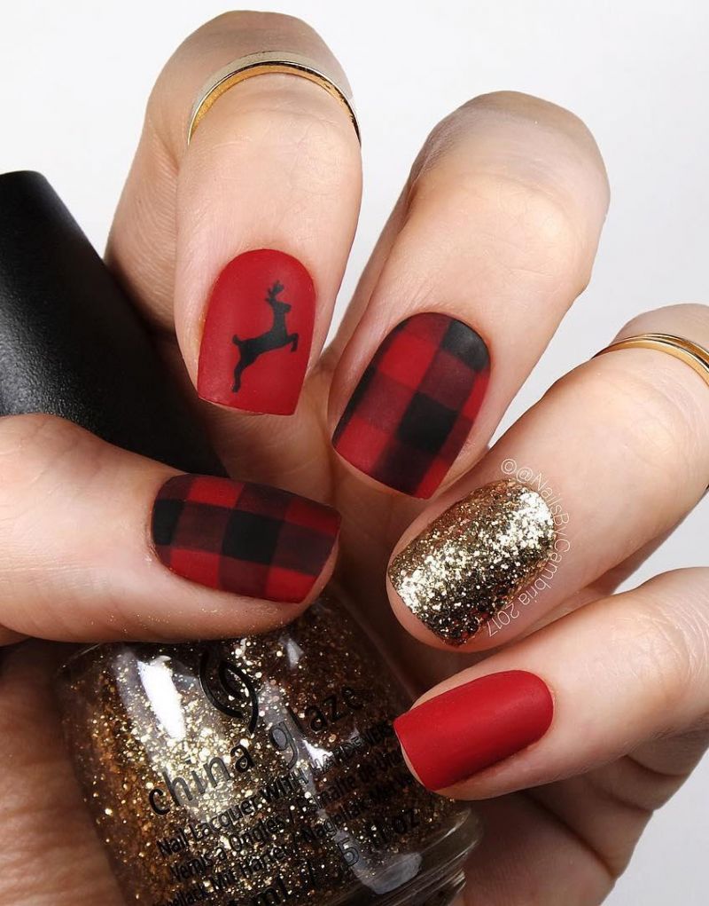 40 Festive Christmas Nail Art Designs You Must Try