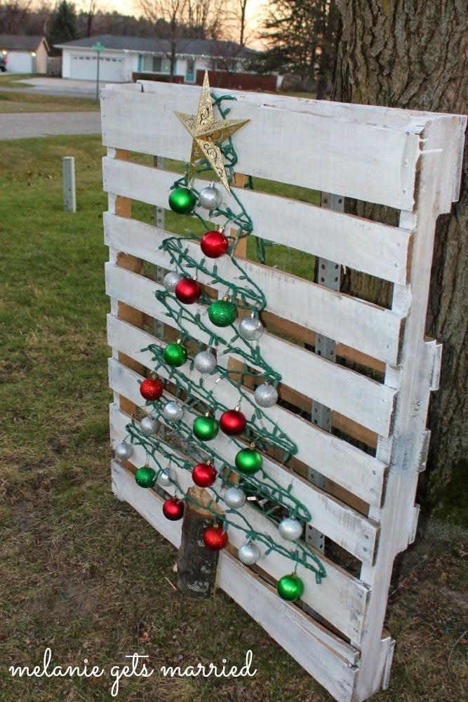 30 Creative DIY Pallet Christmas Tree Ideas  For Your Inspiration