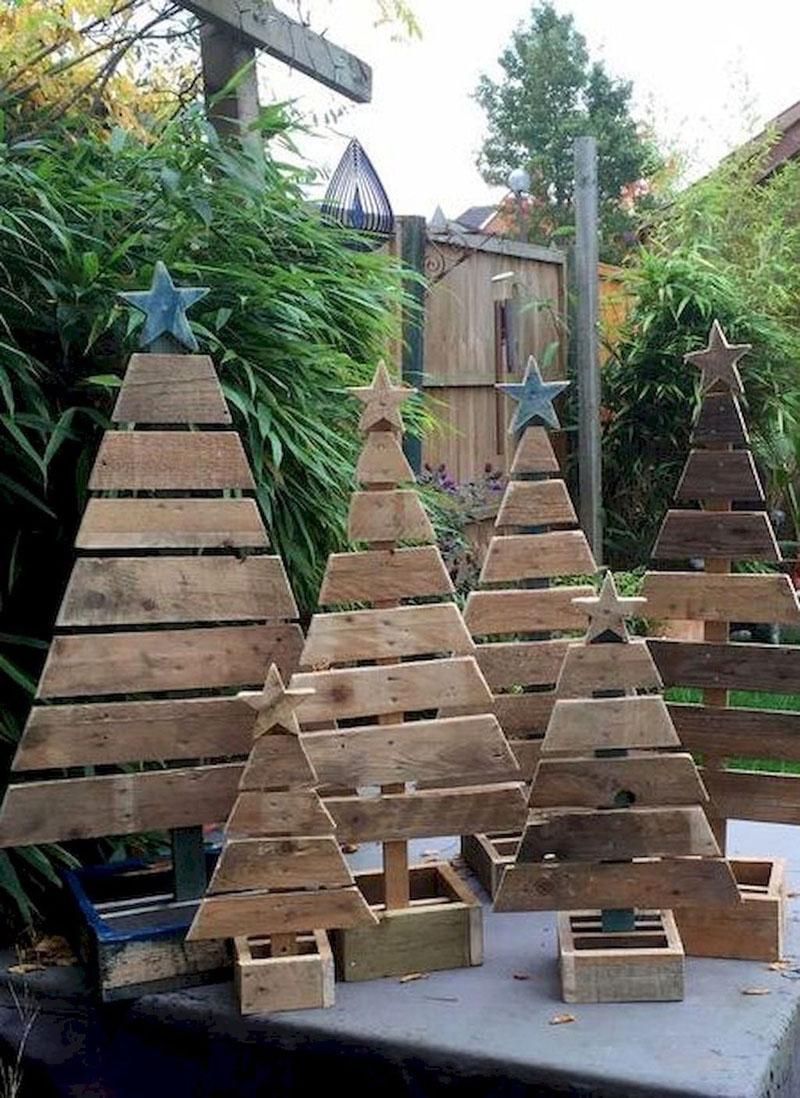 30 Creative DIY Pallet Christmas Tree Ideas  For Your Inspiration