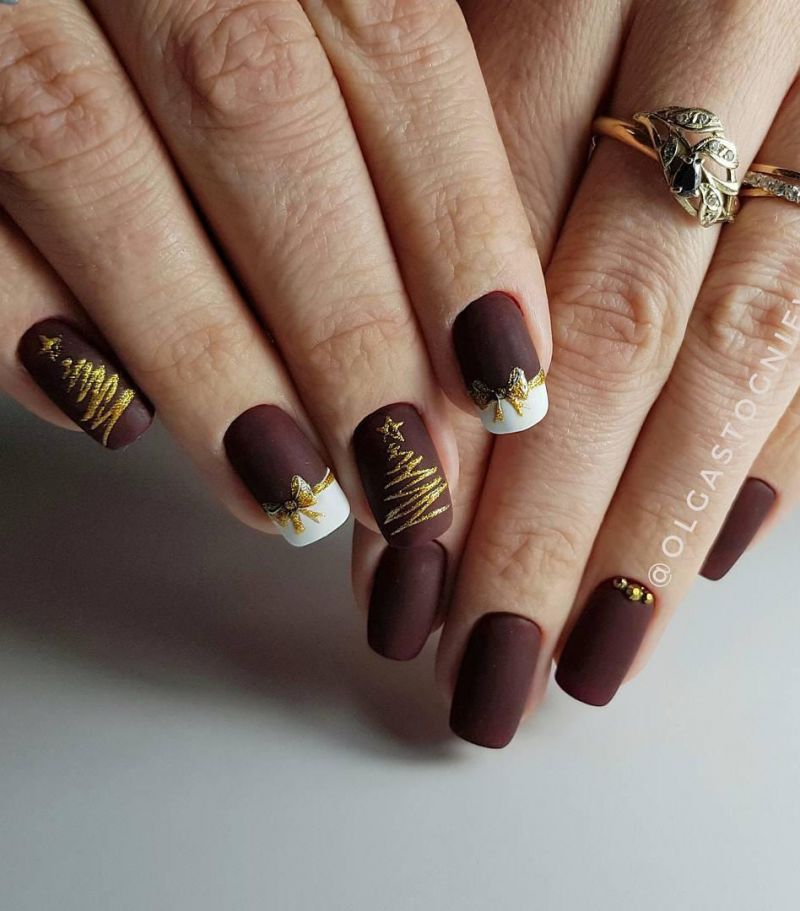 40 Festive Christmas Nail Art Designs You Must Try