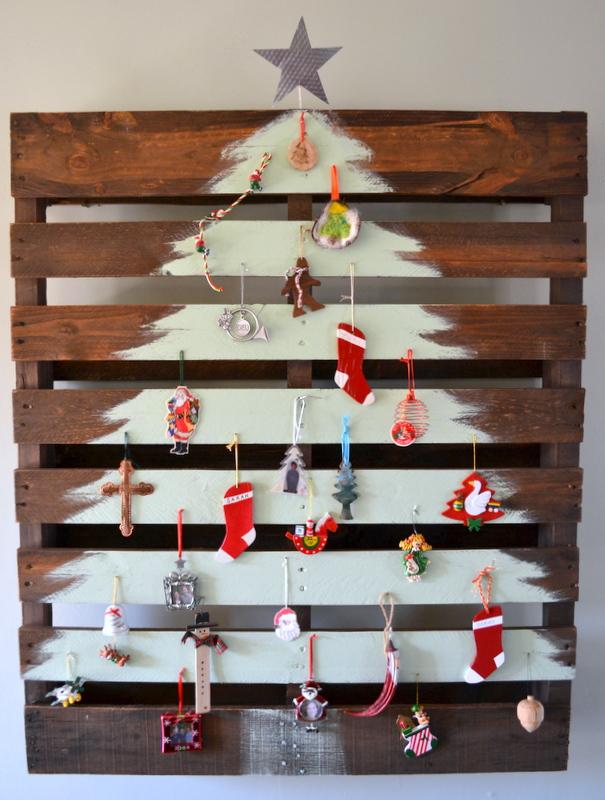 30 Creative DIY Pallet Christmas Tree Ideas  For Your Inspiration