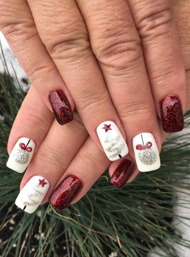 40 Festive Christmas Nail Art Designs You Must Try