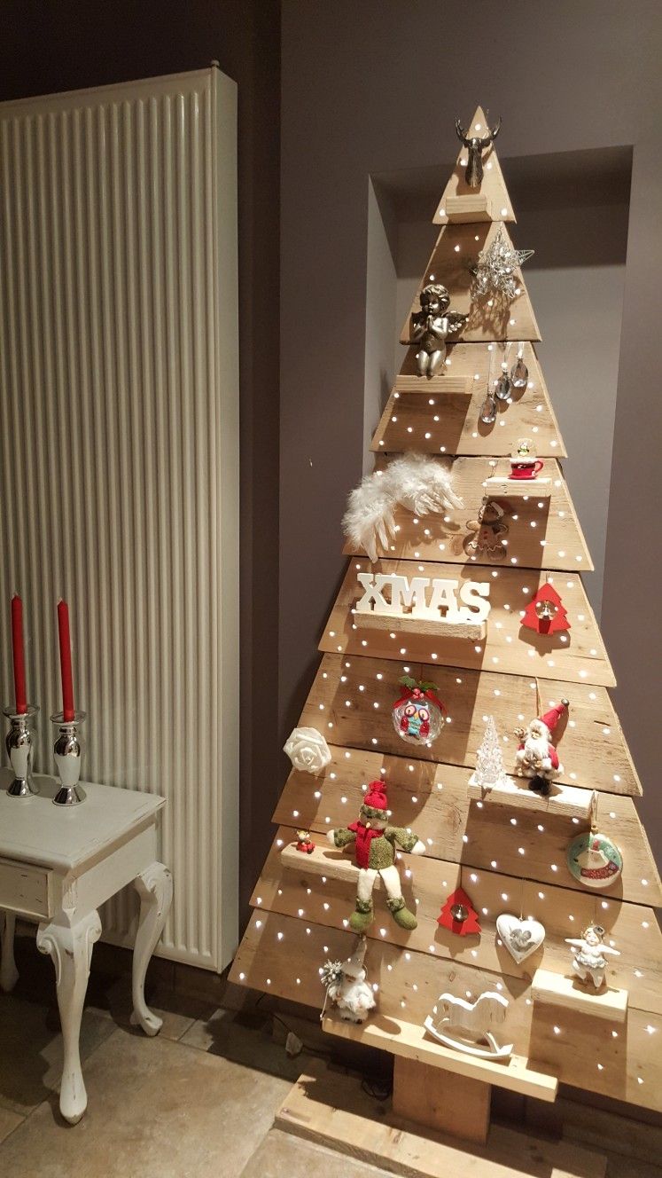 30 Creative DIY Pallet Christmas Tree Ideas  For Your Inspiration