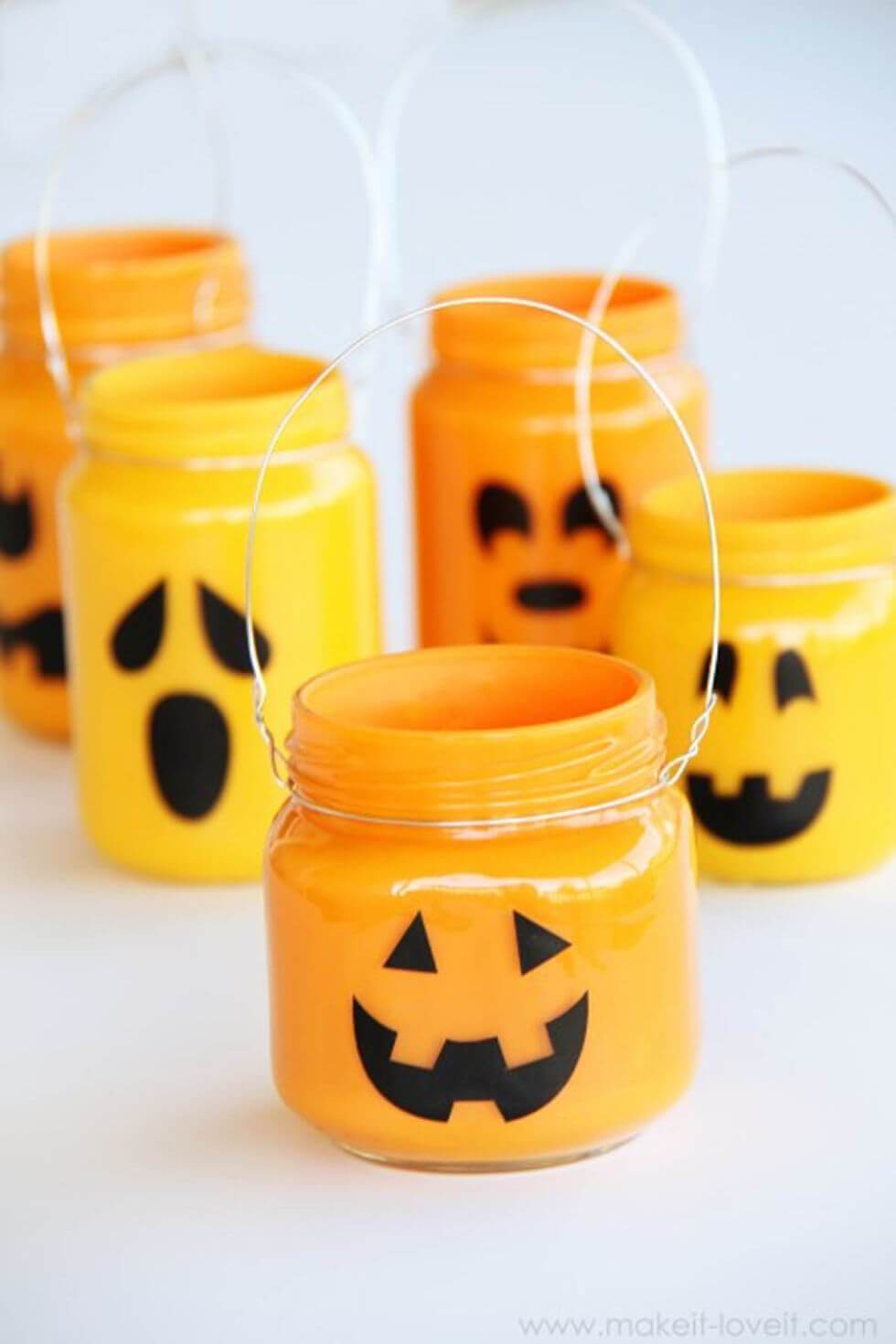 36 Creative DIY Mason Jar Crafts for Halloween to Inspire You