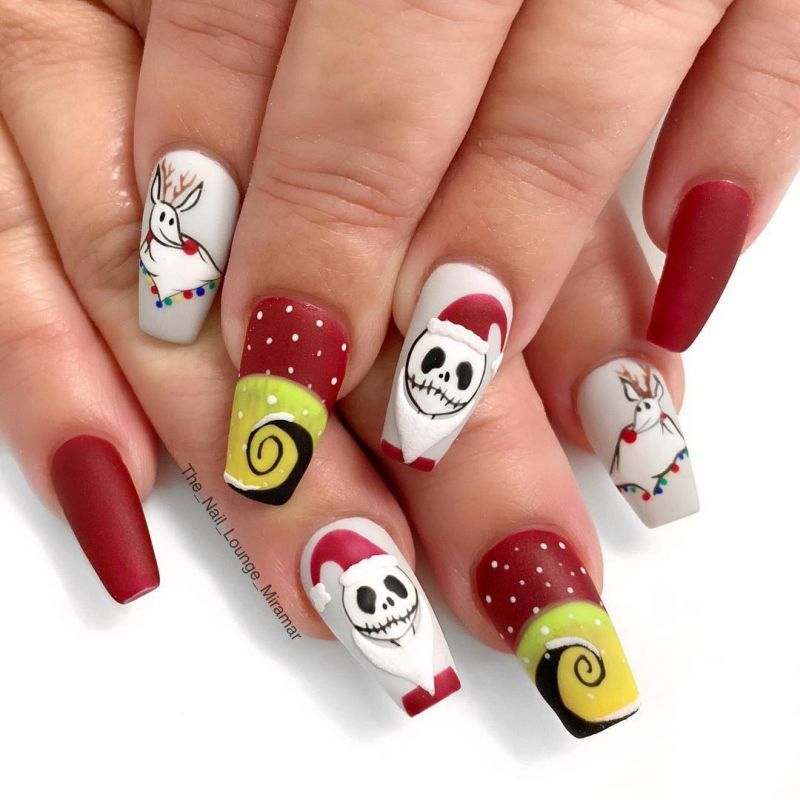 40 Festive Christmas Nail Art Designs You Must Try