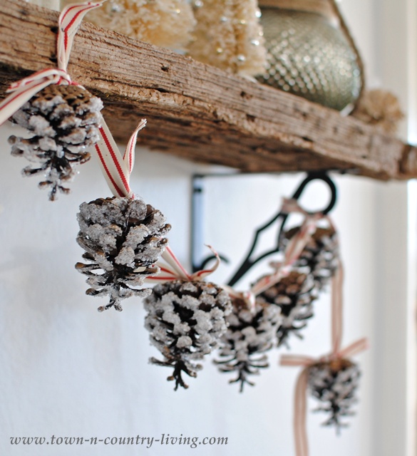 40 Easy and Fun DIY Christmas Garland Ideas You'll Love