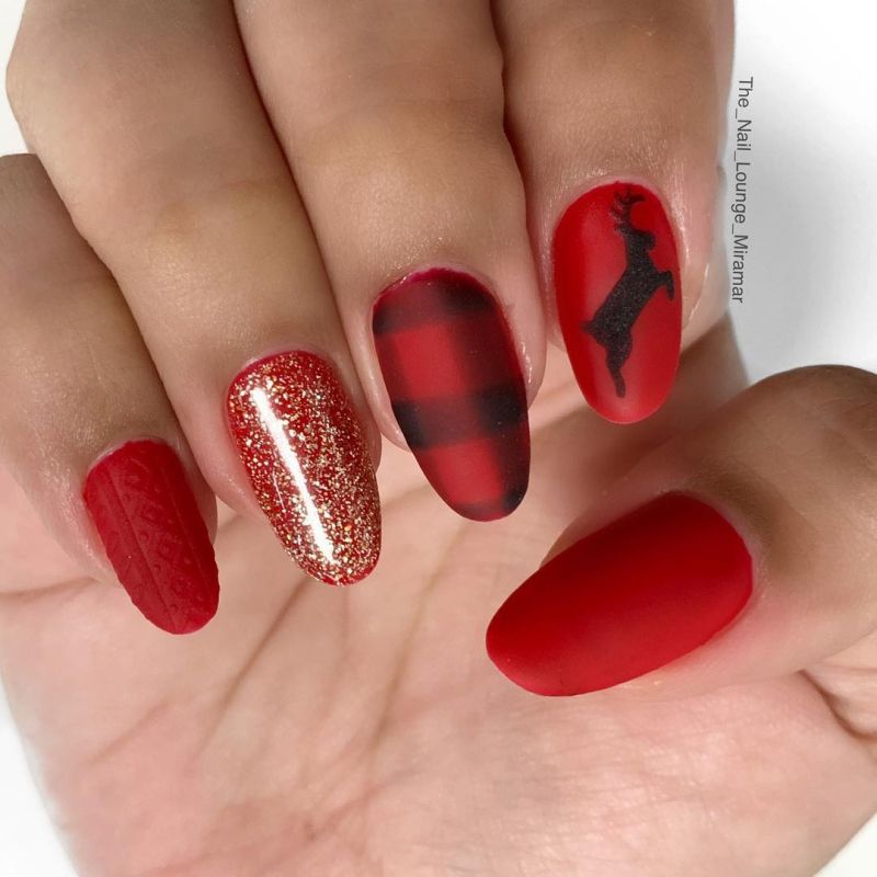 40 Festive Christmas Nail Art Designs You Must Try