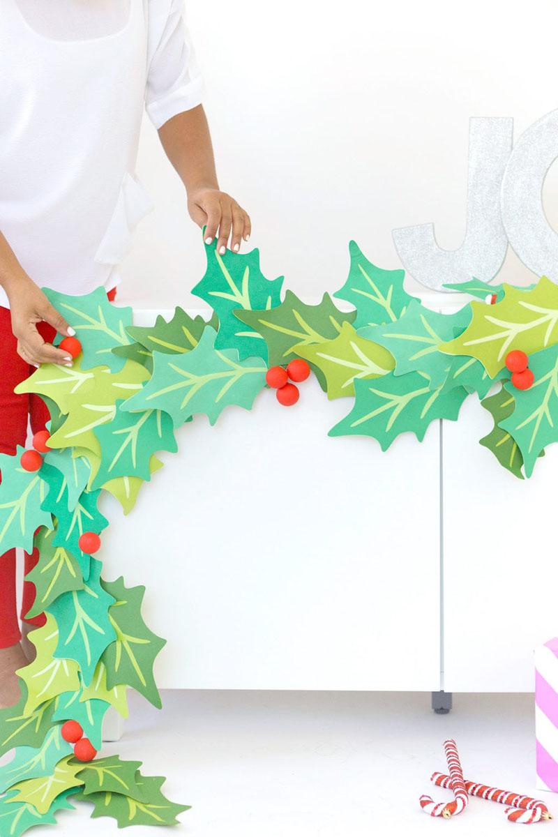 40 Easy and Fun DIY Christmas Garland Ideas You'll Love