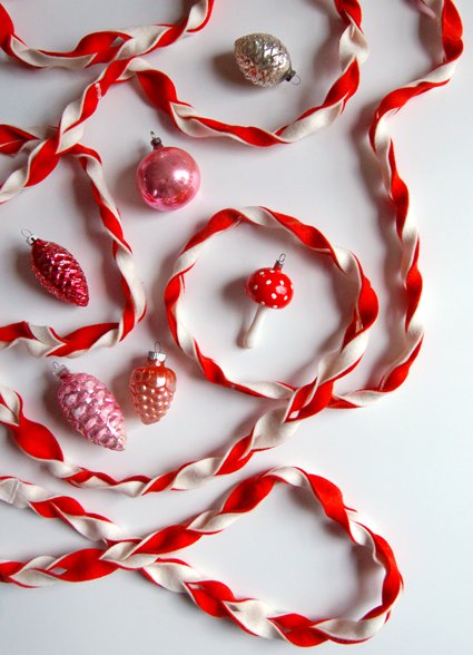 40 Easy and Fun DIY Christmas Garland Ideas You'll Love