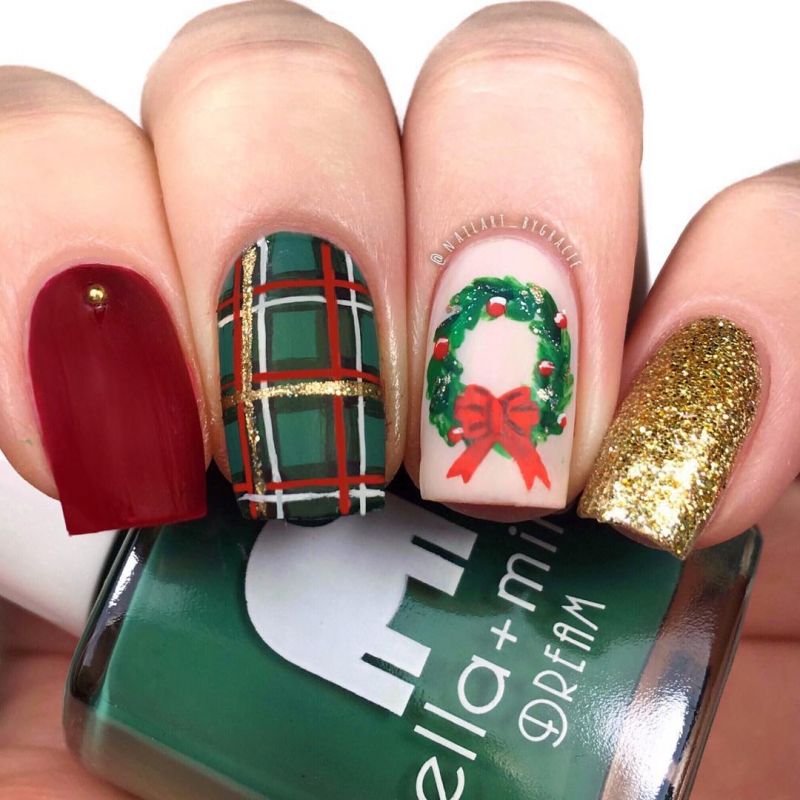 40 Festive Christmas Nail Art Designs You Must Try