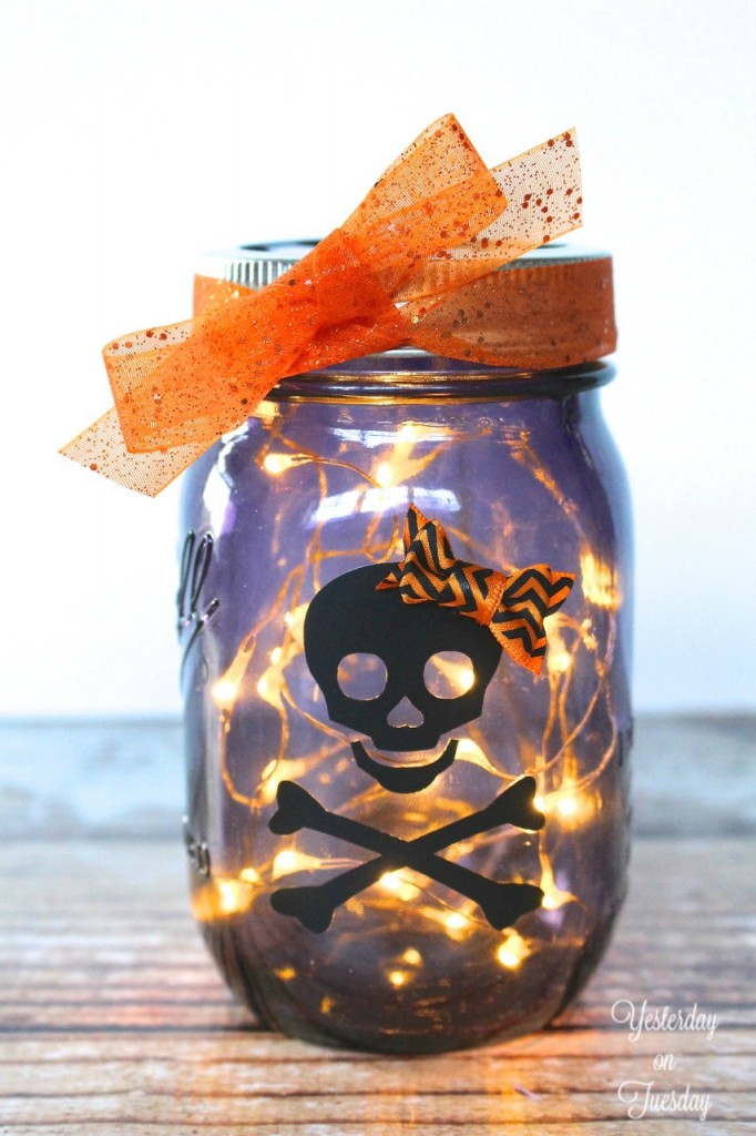 36 Creative DIY Mason Jar Crafts for Halloween to Inspire You