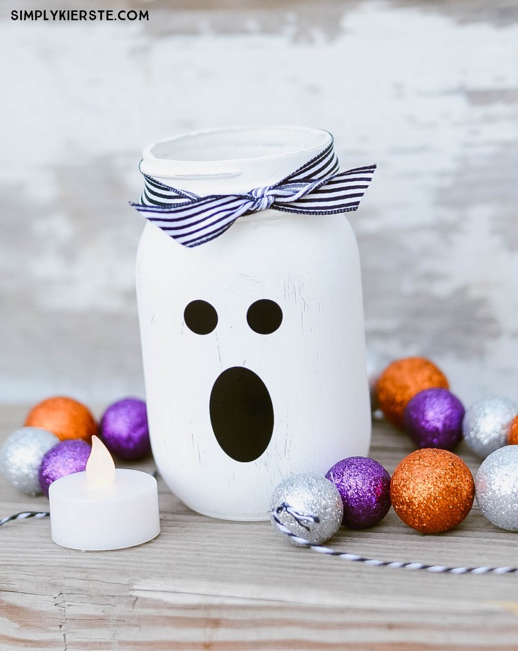 36 Creative DIY Mason Jar Crafts for Halloween to Inspire You