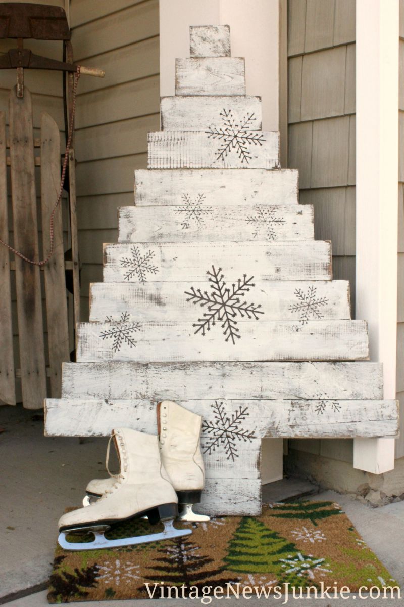 30 Creative DIY Pallet Christmas Tree Ideas  For Your Inspiration